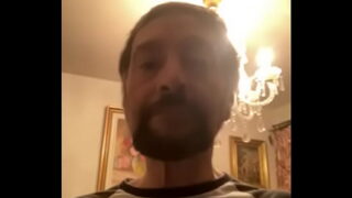 Tenderness, discretion; caresse et discretion, cariño y discreción